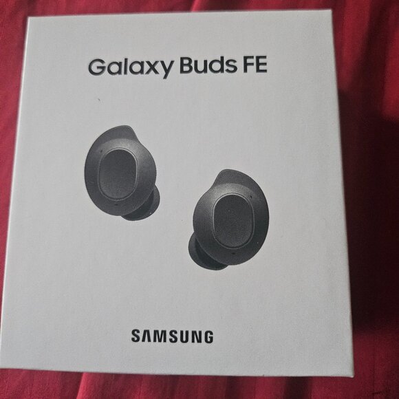 Samsung Galaxy Other - Samsung Galaxy Buds FE with charger black